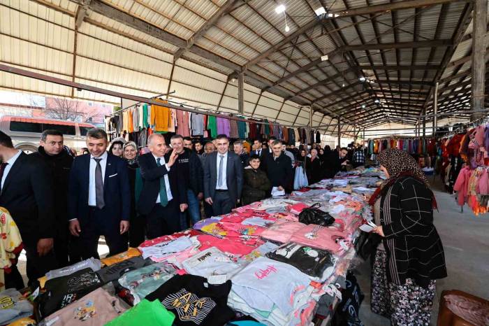 Başkan Zolan Serinhisar’da Hemşehrileriyle Kucaklaştı