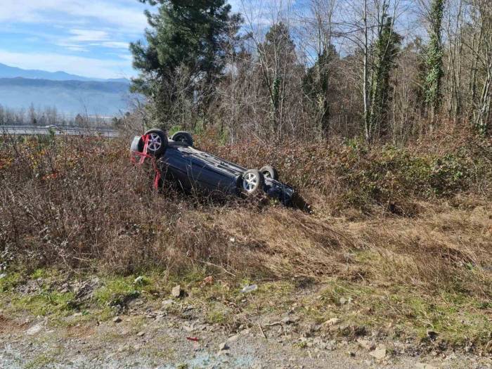 İki Otomobil Peş Peşe Takla Atarak Kaza Yaptı