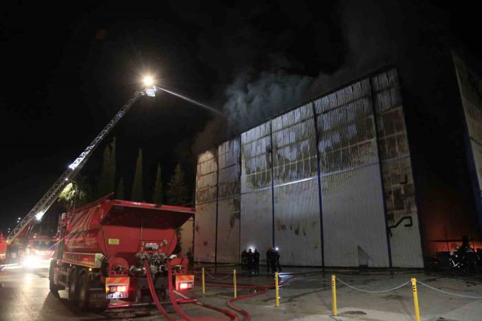 Antalya’daki Tersane Yangını 3,5 Saatte Kontrol Altına Alındı