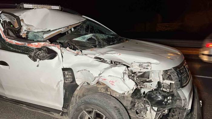 Düzce’de Tıra Çarpan Cip Hurdaya Döndü: 2 Yaralı