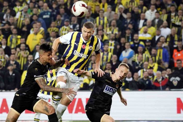 Dzeko, 5 Maç Sonra Fileleri Havalandırdı