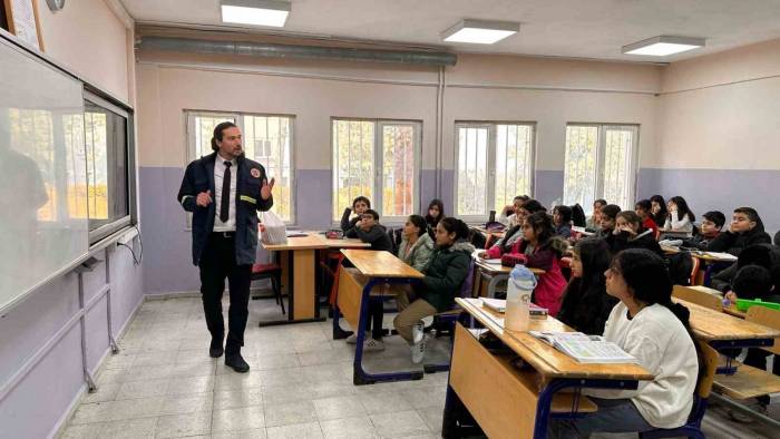 Msb Personeli Depremin 160’ıncı Saatinde Kurtarılan Aysima’yı Ziyaret Etti