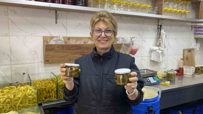 Aydınlılar Peynir Dolgulu Turşuya İlgi Gösteriyor