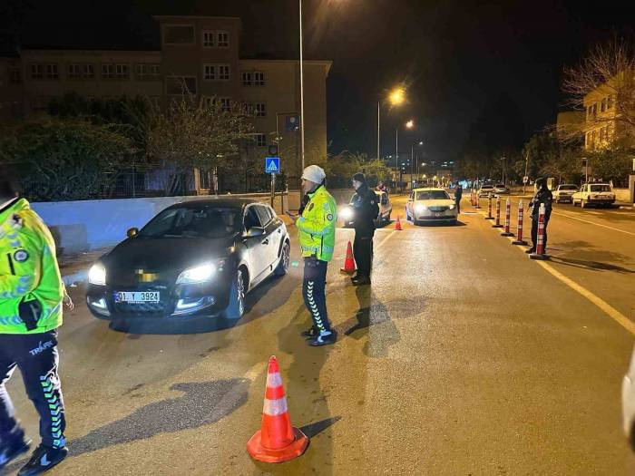 Polis Aranan Şahısları Denetimlerde Yakaladı