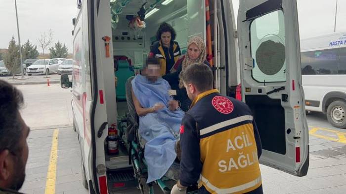 Yanan Sürücü Yarasını Unutup Sedye Üzerinde Yakınlarını Teselli Etti