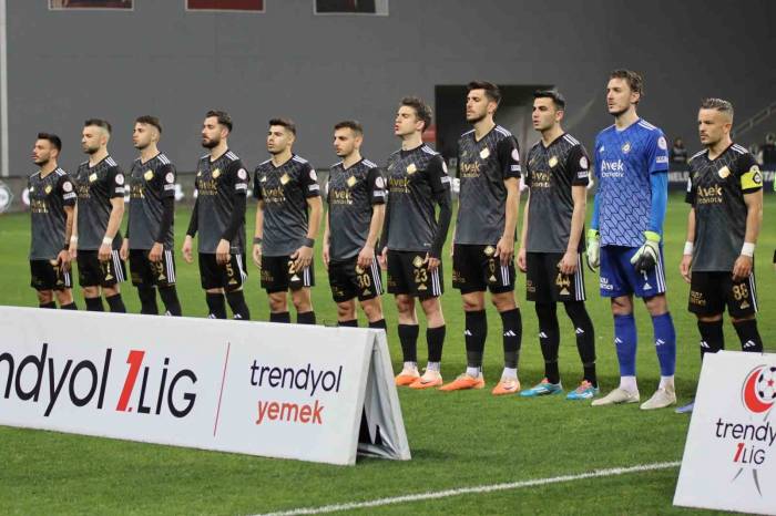 Altay, 3 Maç Sonra Kalesini Gole Kapattı