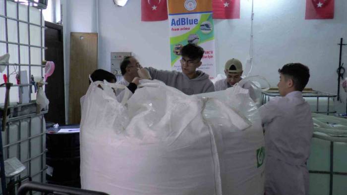 Öğretmen Ve Öğrencilerden Türkiye’de İlk: ‘Yerli Adblue”