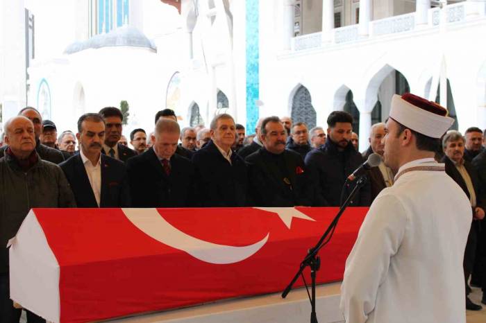 Ödüllü Yazar Yılmaz Karakoyunlu Son Yolculuğuna Uğurlandı