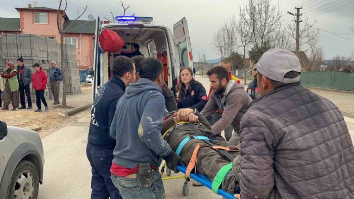 62 Yaşındaki İnşaat İşçisi Merdivenlerden Düşerek Yaralandı