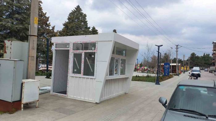 Burdur’da Halk Et Satış Noktası’na Faaliyete Girmeden Zarar Verdiler