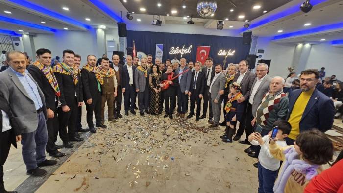 Bursa’da ’eğitime Destek’ Gecesinde Burs Verilen 13 Genç Hayata Tutundu