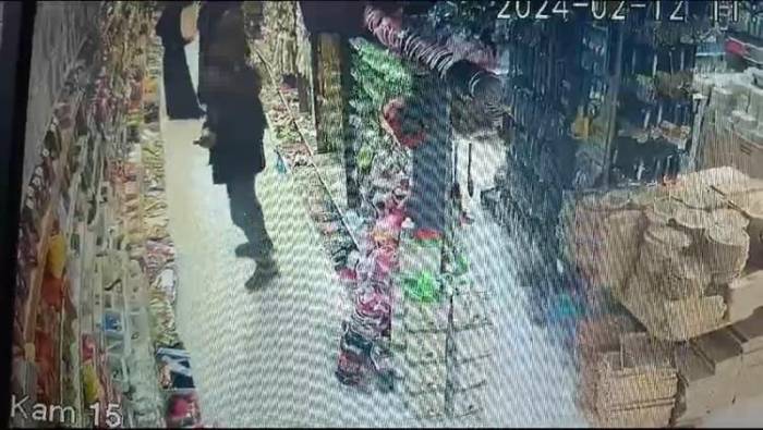 Bursa’da Çaldığı Ürünleri Montuna Saklayan Hırsız Kamerada