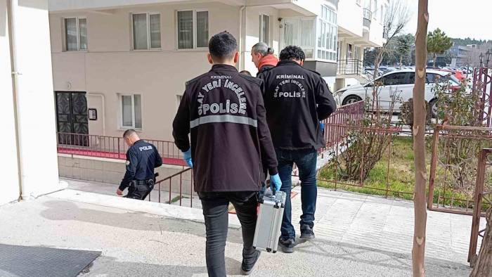 5. Kattan Düşen Genç Kız Ağır Yaralandı