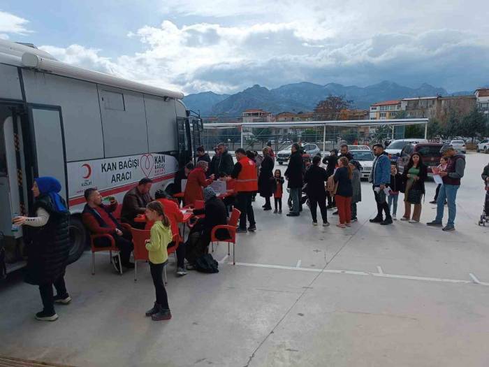 İlkokul Öğrencileri Hasta Arkadaşları İçin Seferber Oldu