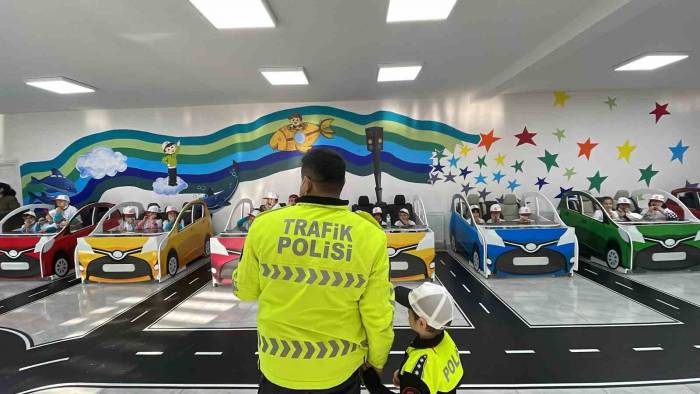 10 Binin Üzerinde Trafik Dedektifi Yetişti