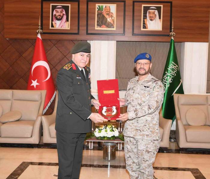 Genelkurmay Başkanı Gürak. Suudi Mevkidaşı İle Görüştü