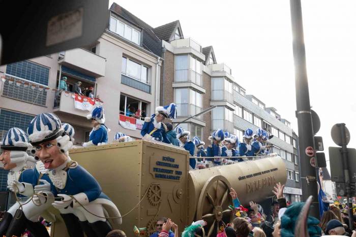 Köln’de "5. Mevsim" Karnavalı Renkli Görüntülere Sahne Oldu