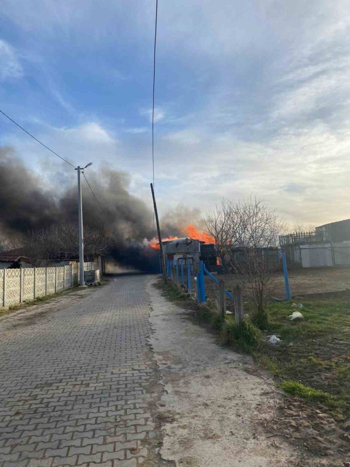 Evde Tüp Patladı: 62 Yaşındaki Şahıs Yanarak Can Verdi