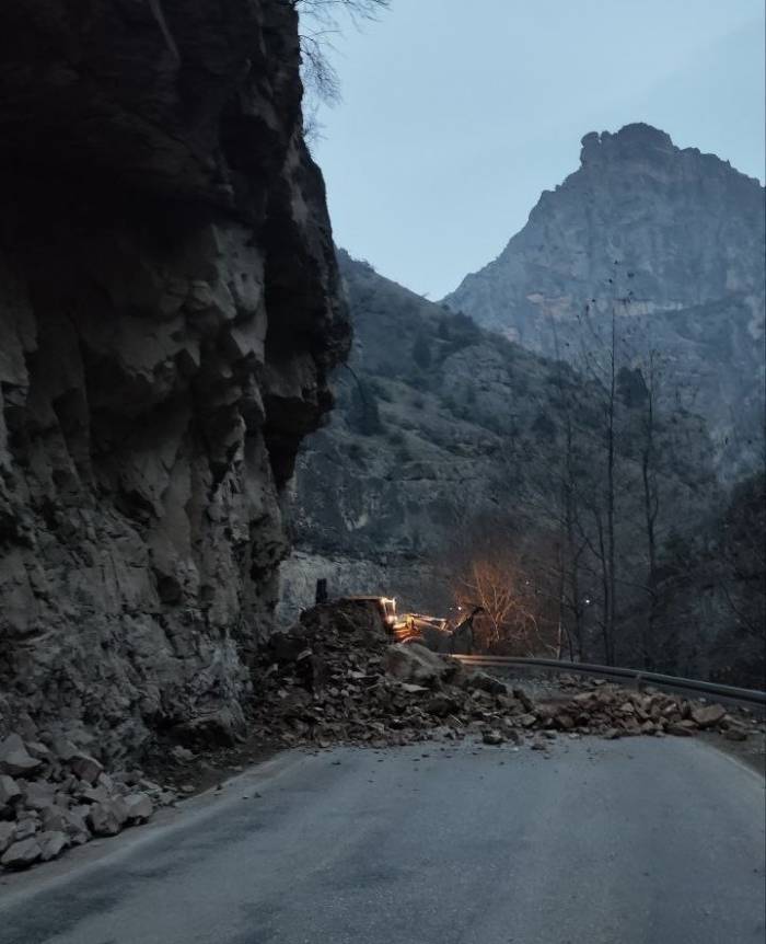 Artvin-ardanuç Karayolunda Heyelan