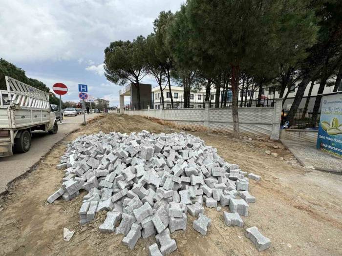 Karacasu İlçe Devlet Hastanesi’nin Yolları Yapılıyor