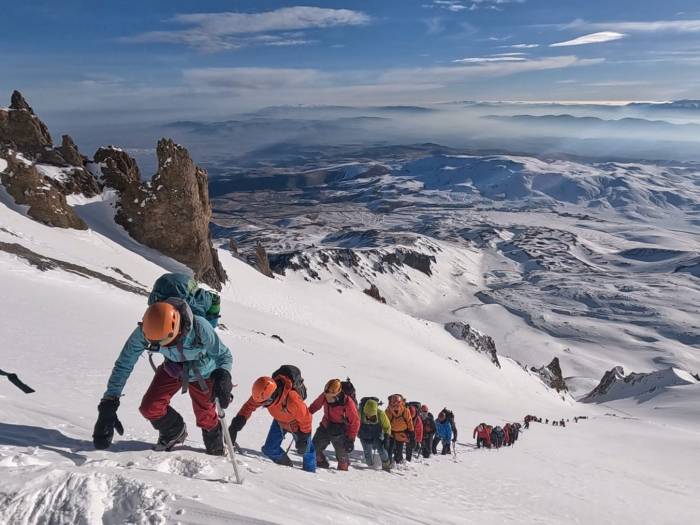 Aydınlı Dağcılar, Anadolu’nun Olimpos’una Tırmandı