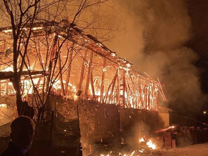 Ahır Ve Samanlık Yandı 5 Hayvan Telef Oldu