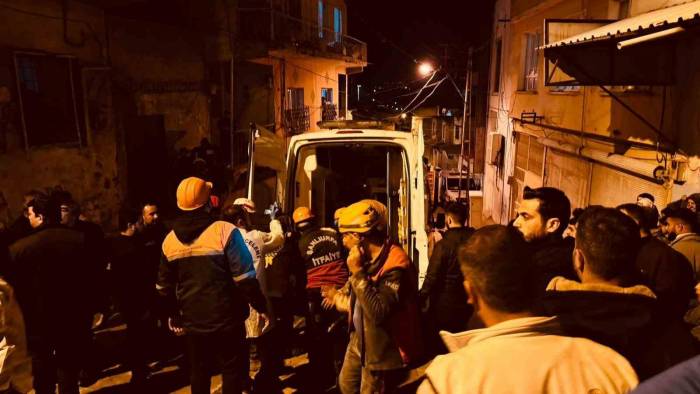 Şanlıurfa’da Enkaz Altında Kalan Adamın Cansız Bedenine Ulaşıldı