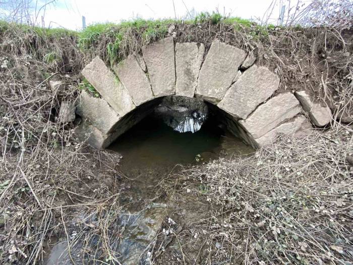 Tarihi Köprü Yıllara Meydan Okuyor