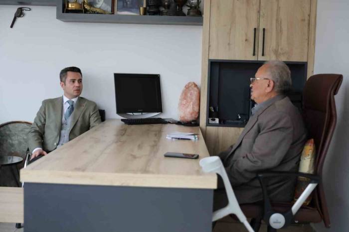 Merkezefendi Adayı Başer, Vatandaşlardan Dinleyip Eski Başkanlarla İstişare Yaptı