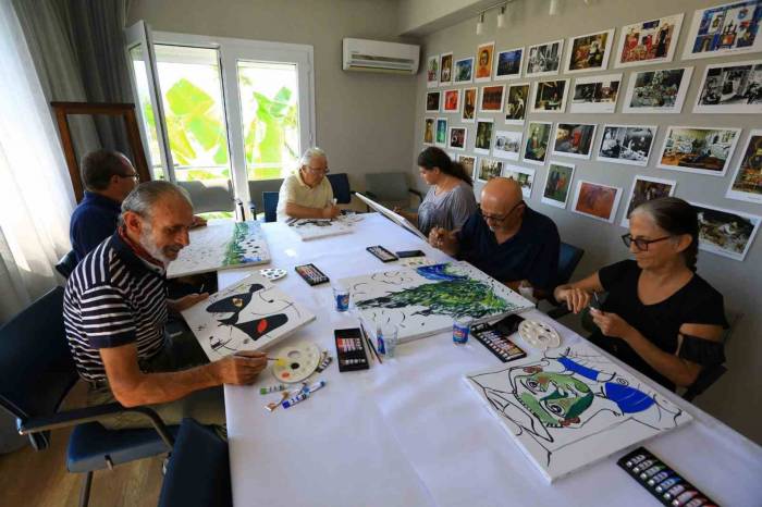 100 Yaş Evlerinde İkinci Baharı Yaşıyorlar