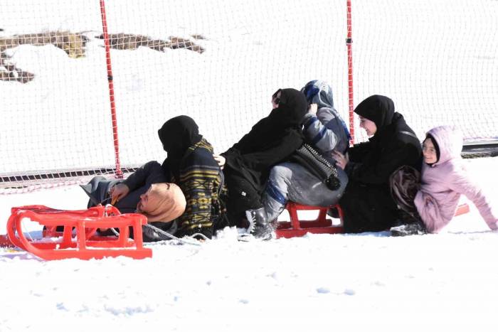 Palandöken’de Yediden Yetmişe Kayak Coşkusu