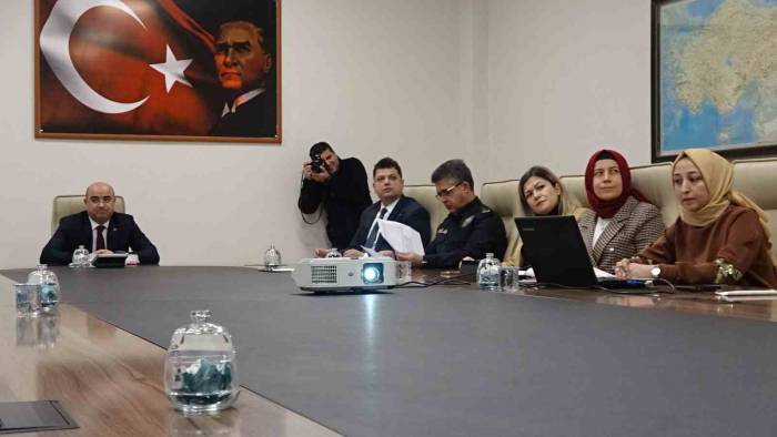 Tavşanlı Kaymakamlığında Kadına Ve Çocuklara Şiddet Konuları Görüşüldü