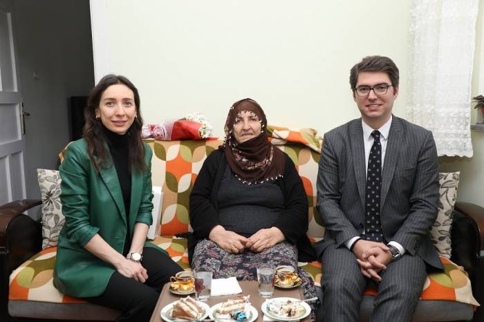 73 Yaşındaki Güler Teyze’ye Doğum Günü Sürprizi