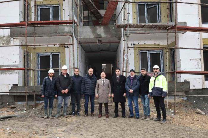 Vali Varol, Deprem Konutlarını İnceledi