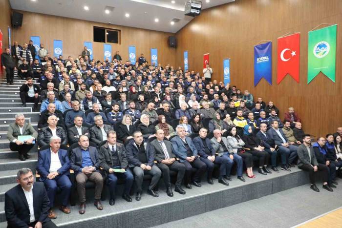 Akyazı Belediyesi’nde Toplu Sözleşme Sevinci