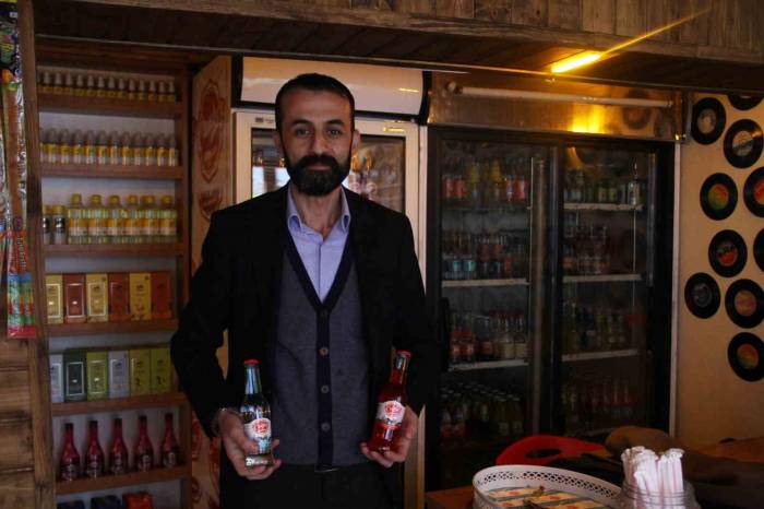 Bu Gazozcu Ziyaretçilerini Çocukluğuna Götürüyor