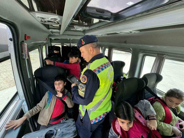 Jandarma Hem Denetledi, Hem Bilgilendirdi