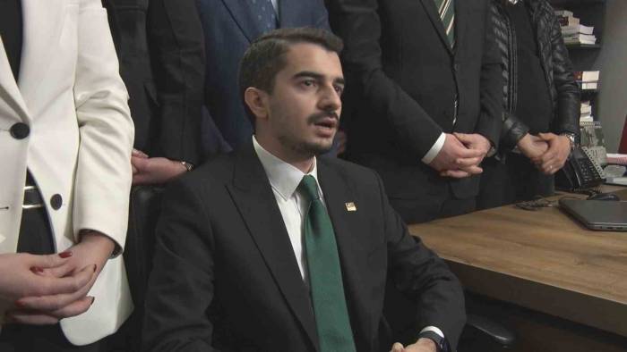 Chp’nin Çankaya’da Alper Taşdelen’in Yerine Aday Gösterdiği Hüseyin Can Güner Sahaya İndi