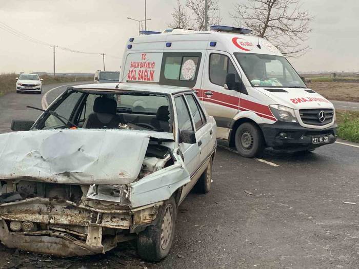 Diyarbakır’da Otomobil İle Minibüs Çarpıştı: 4 Yaralı