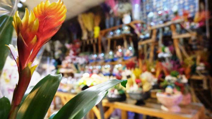 Sevgililer Gününde Seven Sevdiğine Çiçek Yolluyor