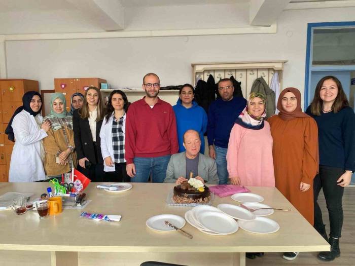 Görme Engelli Öğretmene Doğrum Günü Sürprizi