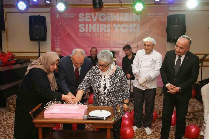 Küçükçekmece Belediyesi 65 Yaş Üstü Çiftler İçin Sevgililer Günü Daveti Düzenledi
