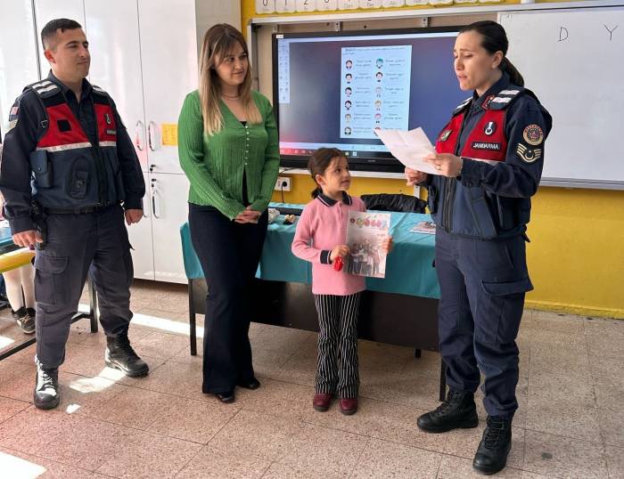 Yazdıkları Mektuplarla Jandarmayı Duygulandırdılar