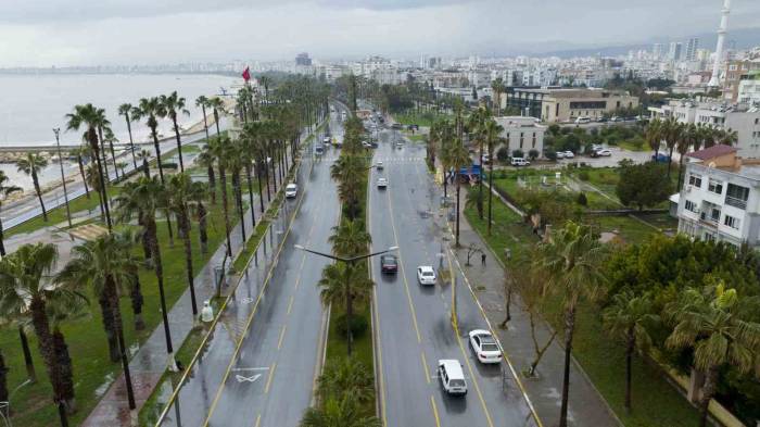 Mersin’de Belediye Ekipleri Yağış Dolayısıyla Teyakkuzda