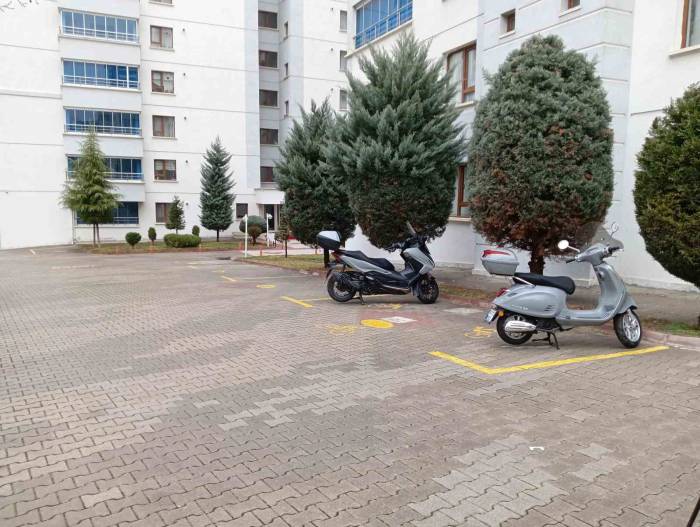 140 Bin Liralık Motosikleti İttirerek Çaldı