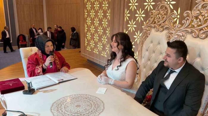 Sancaktepe Belediyesi’nden Yeni Evlenecek Çiftlere Düğün Paketi