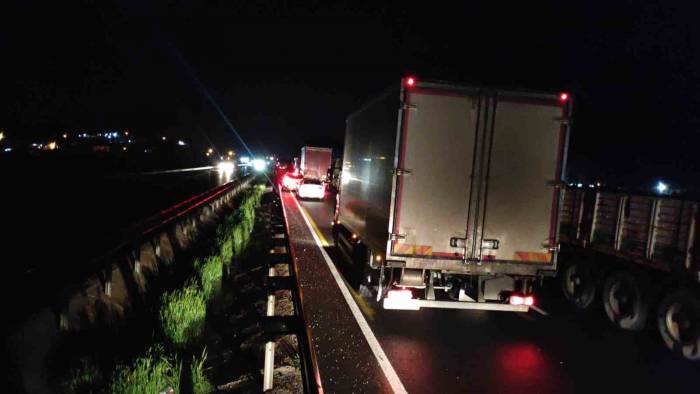 Şanlıurfa-mardin Karayolu Taşkın Nedeniyle Trafiğe Kapatıldı