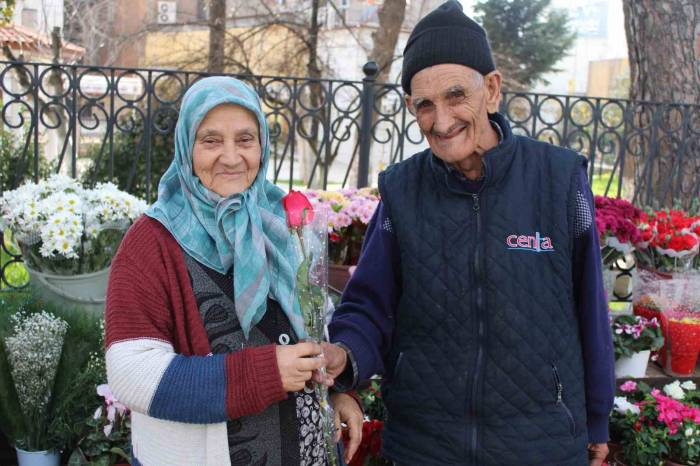 Bu Yılın Favorisi Yine Gül Oldu