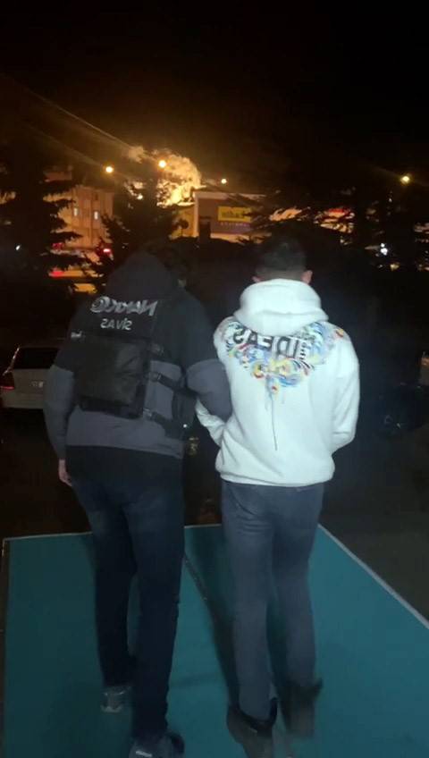 Uyuşturucuyu Kağıt Mendile Emdiren Şahıs Tutuklandı