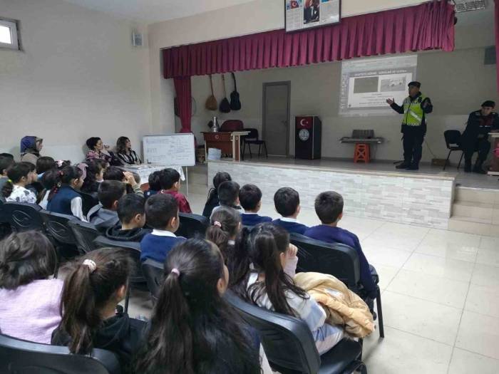 Tokat Jandarması, Küçük Yol Kullanıcılarını Bilinçlendiriyor